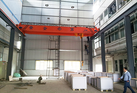 雙梁橋式起重機 雙梁橋式(shì)起(qǐ)重機